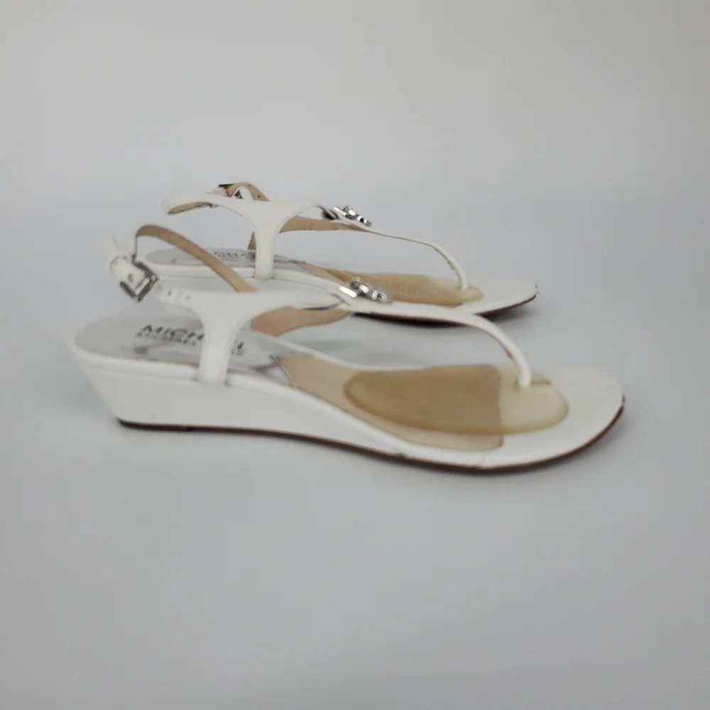 MICHAEL KORS MK Padlock Thong Sandals White Low Wedge Silver Women's 5M Shoes